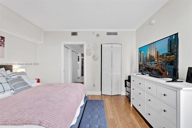 Building Photo - 335 S Biscayne Blvd