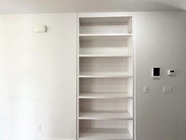 Building Photo - 9729 Fira Ln