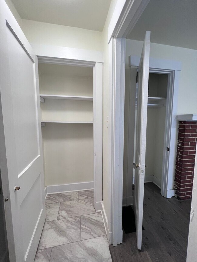 Building Photo - Cozy 1BR apartment now available!