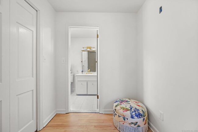 Building Photo - 60 Squires Ln