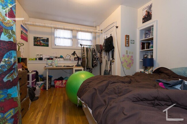 Building Photo - No Brokers Fee, heat, Hot Water Included, Garden Level Recently Renovated Unit, Laundry on a Site