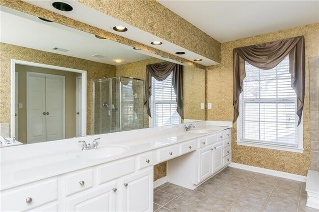 Building Photo - 4987 Rustic Canyon Dr