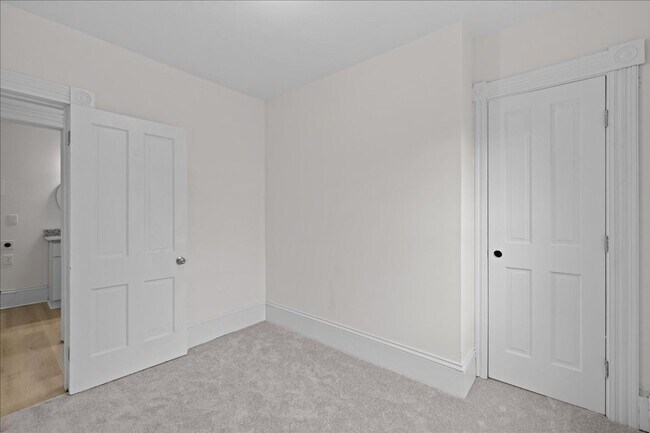 Building Photo - 258 Douglas Ave