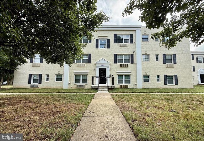 Building Photo - 2237 Farrington Ave