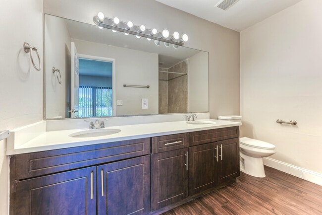 Building Photo - 660 Coventry St