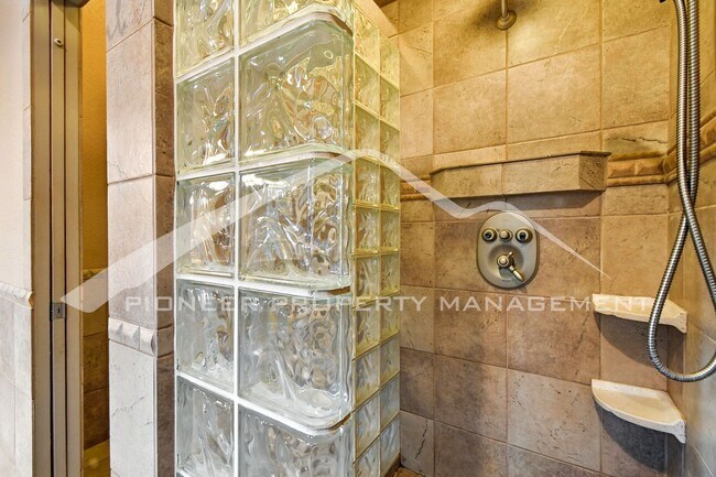 Building Photo - Stunning Home with Central AC and 2-Car Ga...