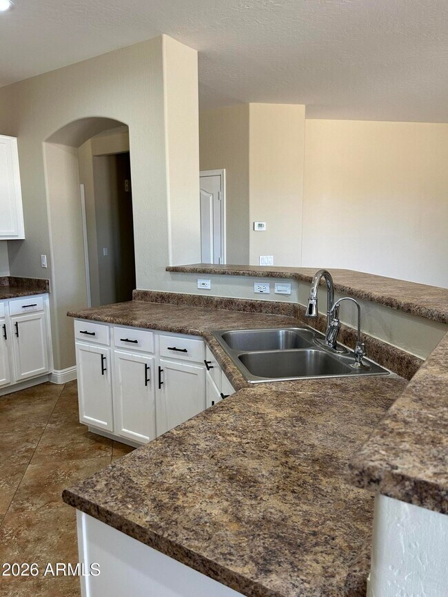 Building Photo - 7024 S Claiborne Ave