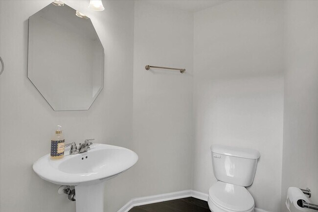 Building Photo - 29W710 Cambridge Ct