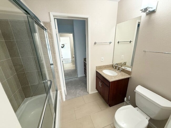 Building Photo - Hayward Condo 1 Bed/1 Bath Updated kitchen, lots of light and Bay views, dogs welcome