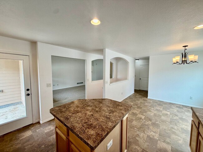 Building Photo - 7545 Back Stretch Dr