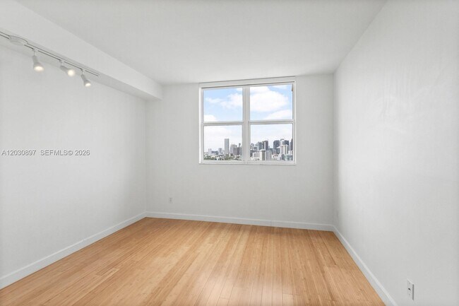 Building Photo - 2475 Brickell Ave