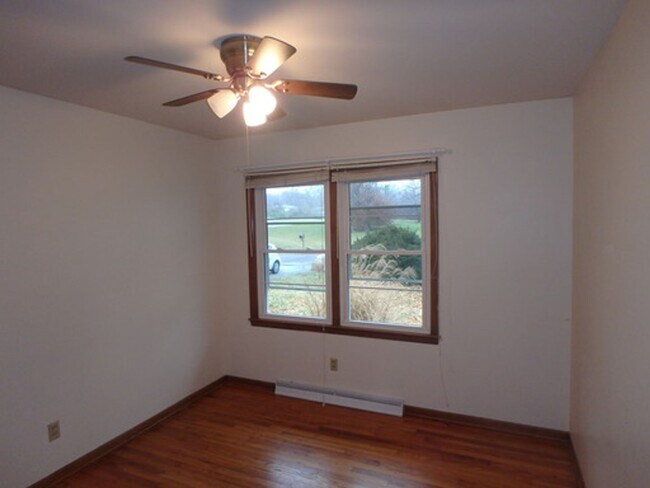 Building Photo - 2300 N Semon Rd