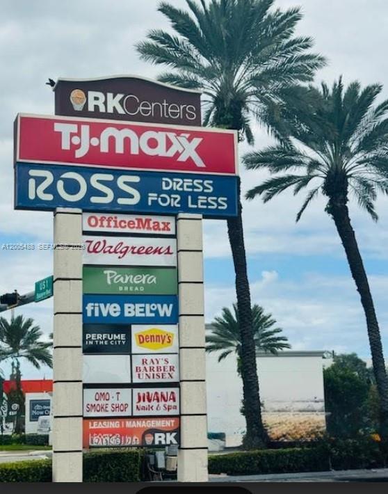 Building Photo - 2425 NE 135th St