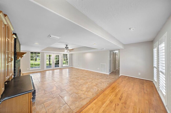 Building Photo - 7710 Antoine Dr