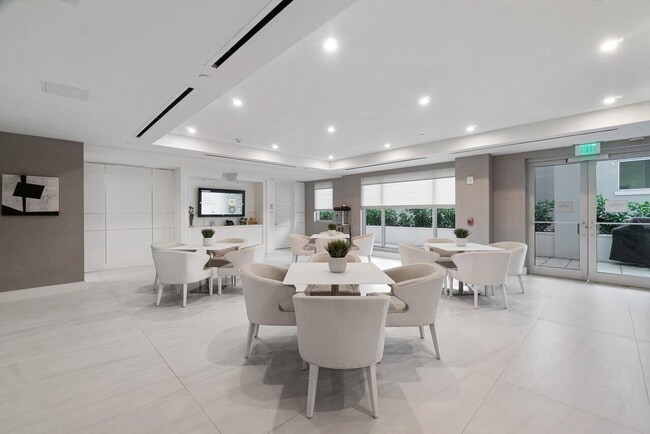 Building Photo - 155 E Boca Raton Rd