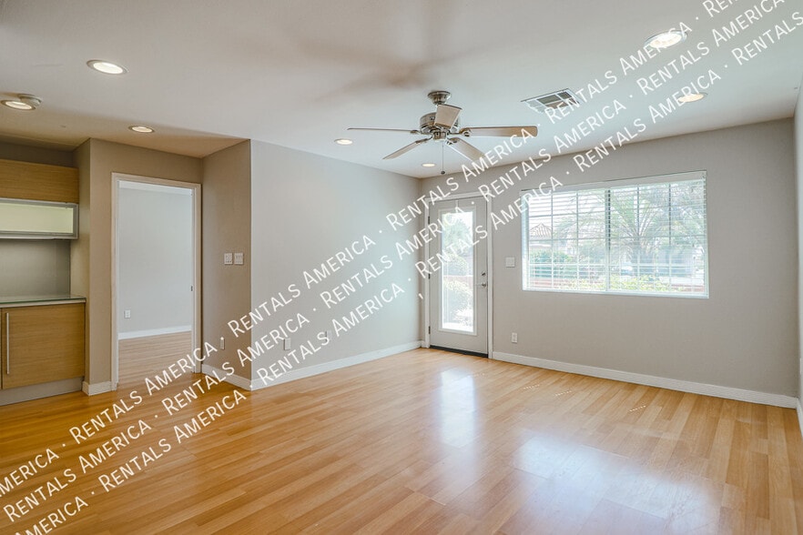 Building Photo - 1850 E Maryland Ave