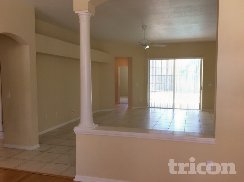 Building Photo - 28634 Hanging Moss Loop