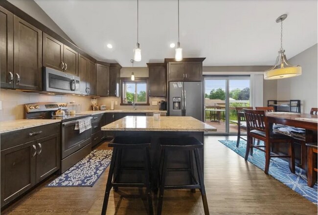 Building Photo - 1253 Turnberry Dr SE