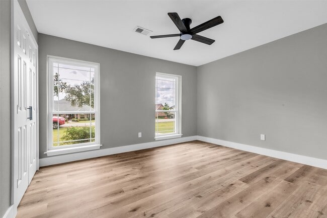 Building Photo - 3518 Shore Shadows Dr