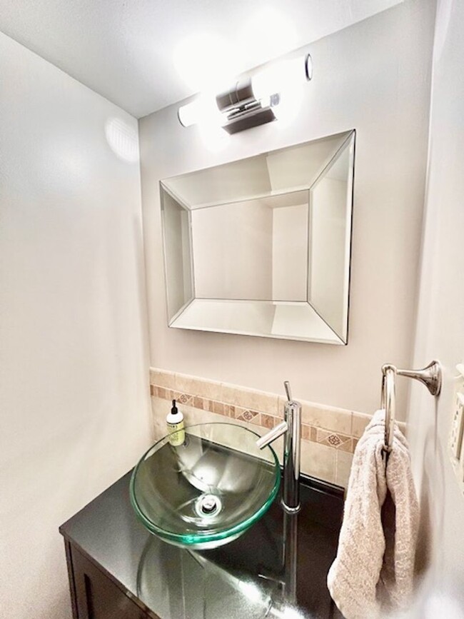 Building Photo - Welcome to this Lovely Home in Reston, VA!