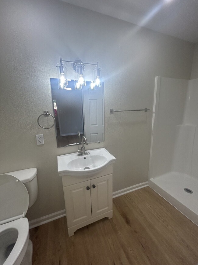 Building Photo - "Charming 4-Bedroom Retreat with Granite T...