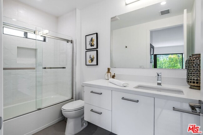 Building Photo - 13378 Contour Dr