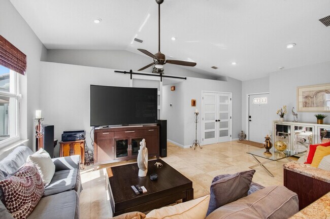 Building Photo - 7076 Middlebury Dr