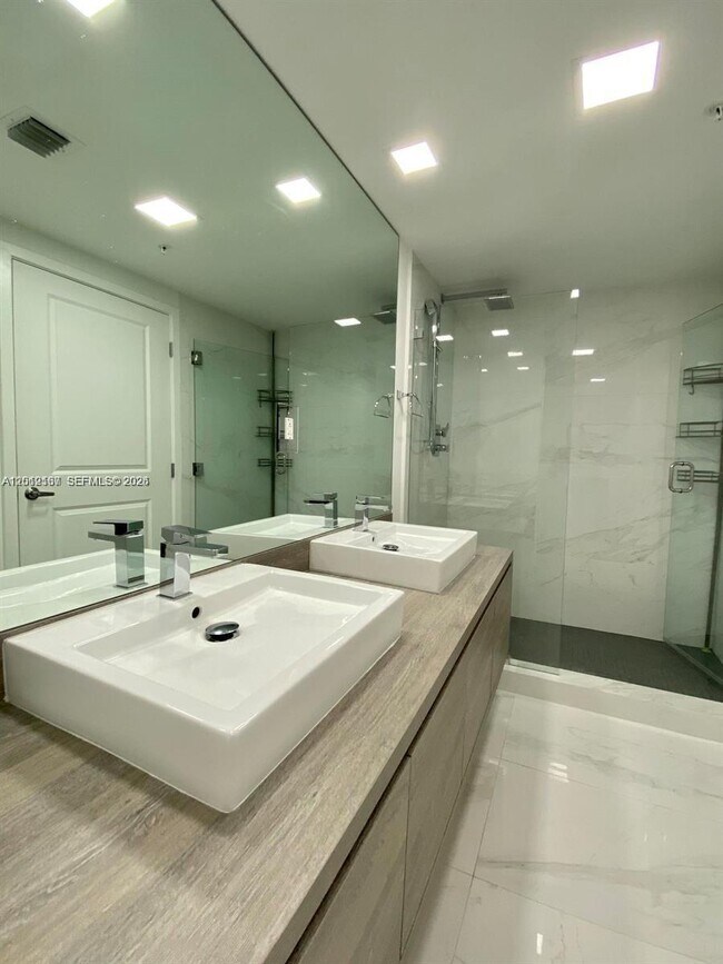Building Photo - 400 Sunny Isles Blvd