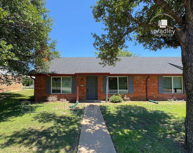 Primary Photo - 705 Apache Dr