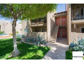 Building Photo - Settle Into this Beautifully Refreshed 2/1 Phoenix Condo in the Desirable Arcadia Area.