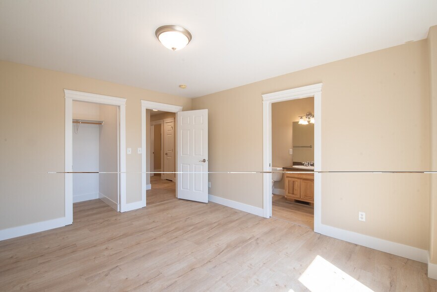 Building Photo - 1035 Road Runner St.