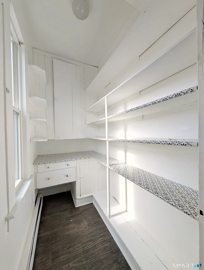 Building Photo - 102 Elm St