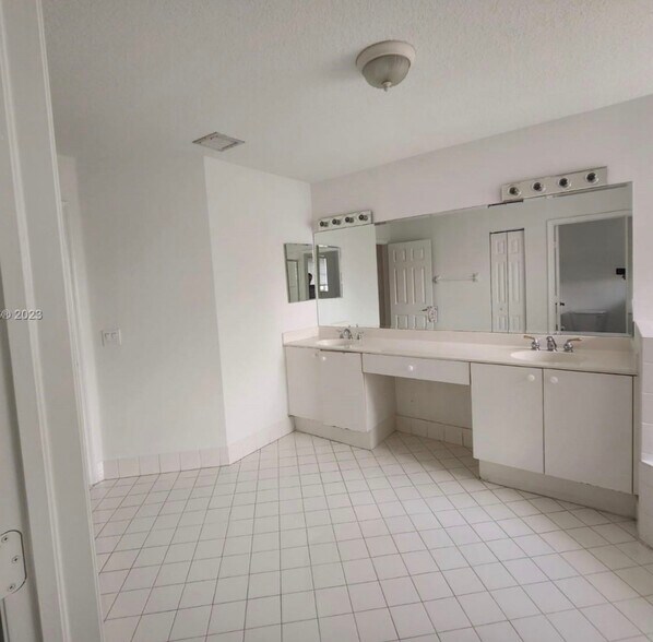 Building Photo - 11525 NW 71st St