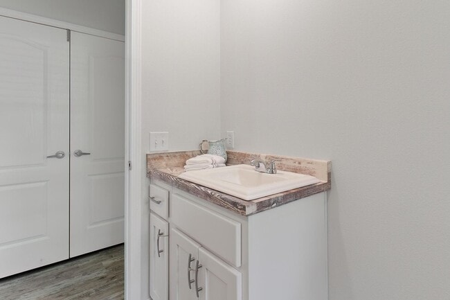 Building Photo - 2 Bedroom/ 2 Bath Mobile Home $1950/ Month - Santa Rosa Beach , Florida 32439