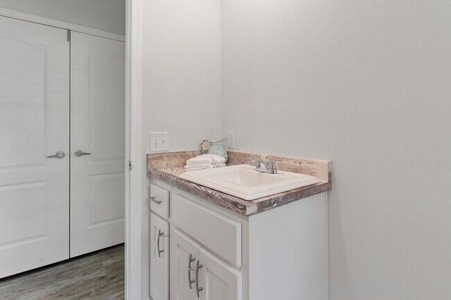 Building Photo - 2 Bedroom/ 2 Bath Mobile Home $1950/ Month...