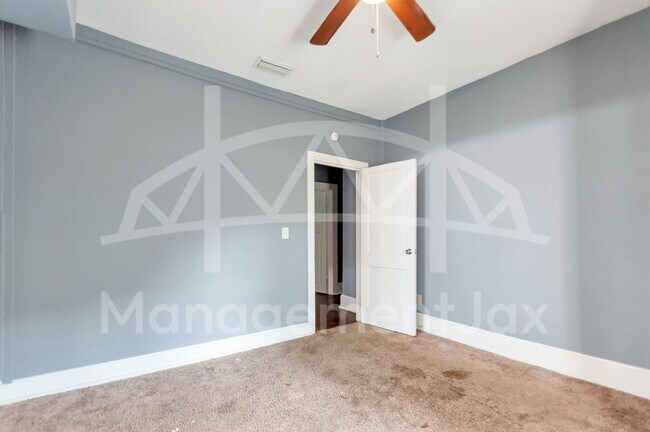 Building Photo - 2056 Moncrief Rd