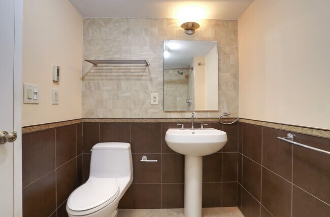 Building Photo - 9060 PALISADE Ave