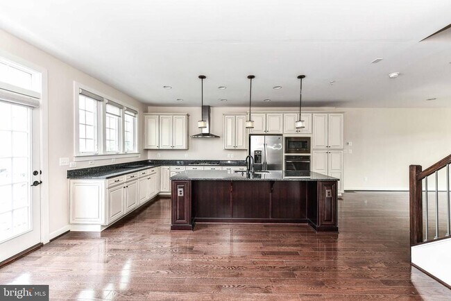 Building Photo - 3160 Yeager Dr