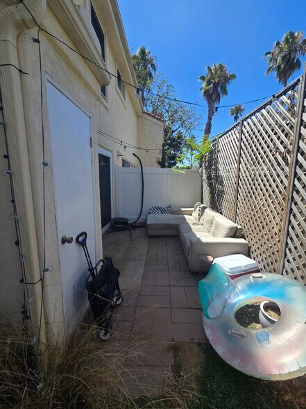 Back patio - 1668 Grand Ave