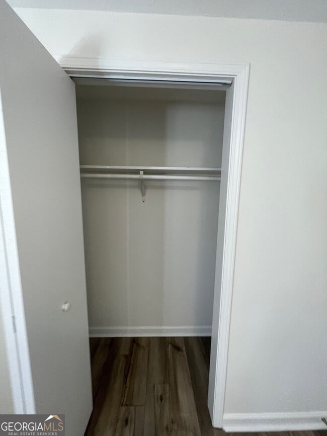 Building Photo - 150 S Meadowcliff Cir