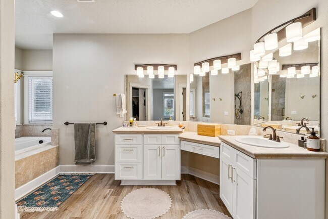 Building Photo - 2012 W Rock Creek Dr
