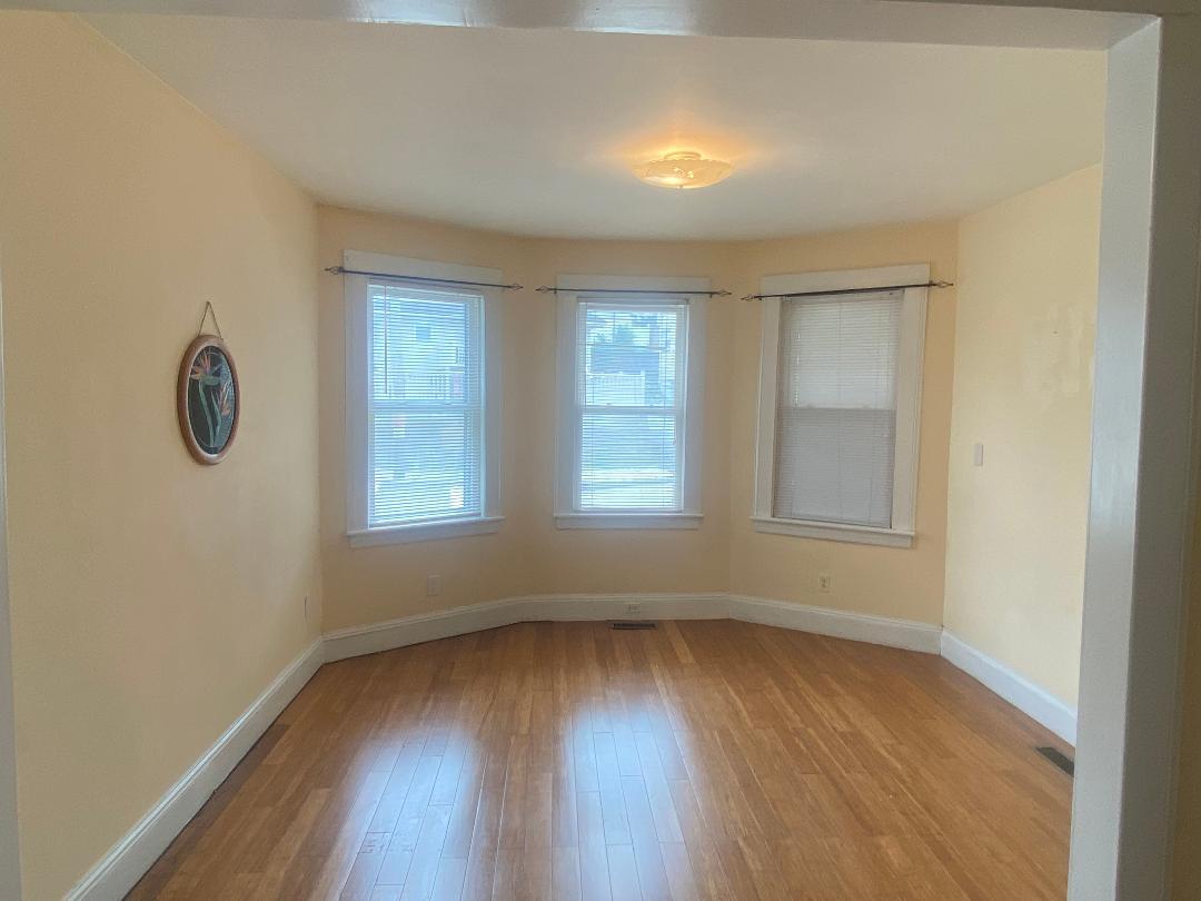 Large Living Room - 112 Jackson Ave