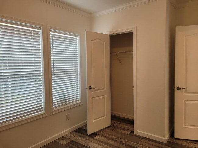 Building Photo - 5600 Jennie St