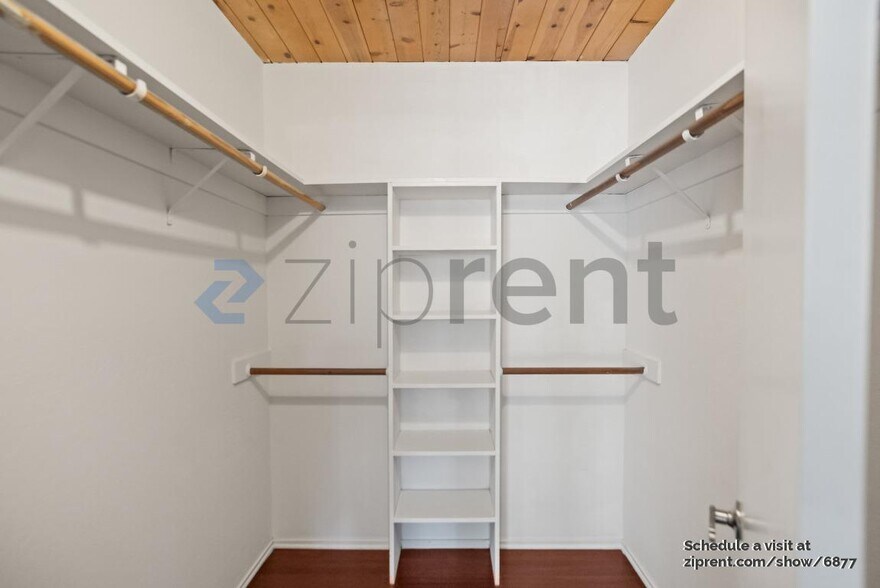Building Photo - 715 Quetta Ave