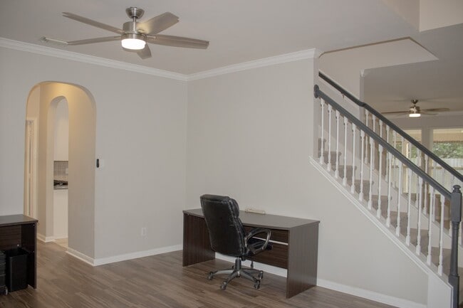 Building Photo - 29607 Legends Green Dr