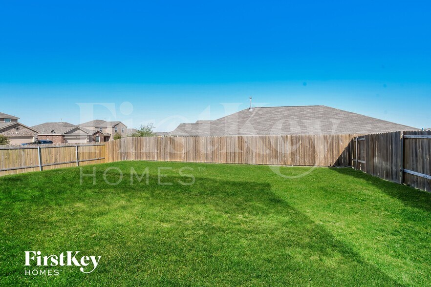 Building Photo - 9005 Woodfern Dr