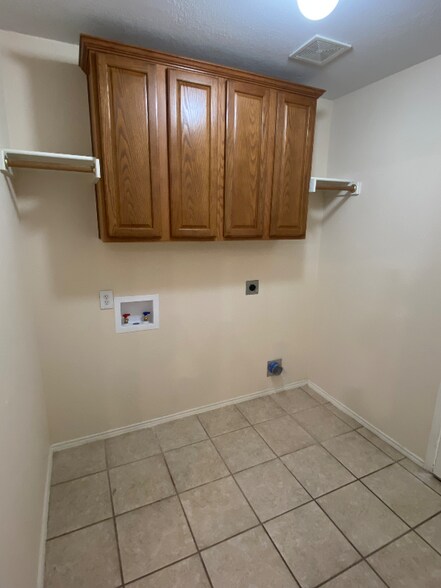 Building Photo - 112 Cherrytree Trail
