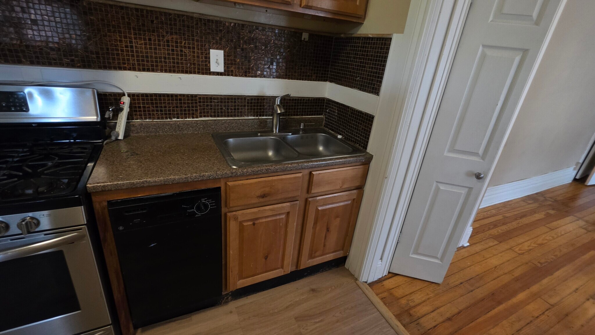 Kitchen - 210 S Logan St