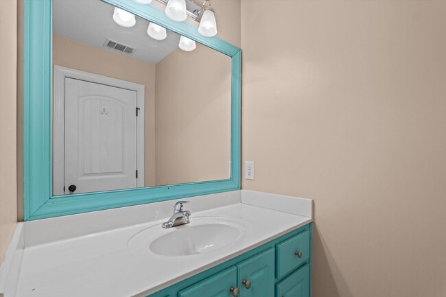 Building Photo - 4117 Chastain Dr