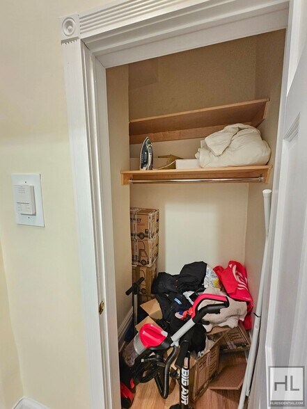 Building Photo - Spacious 1-Bedroom with 2 Full Bathrooms |...